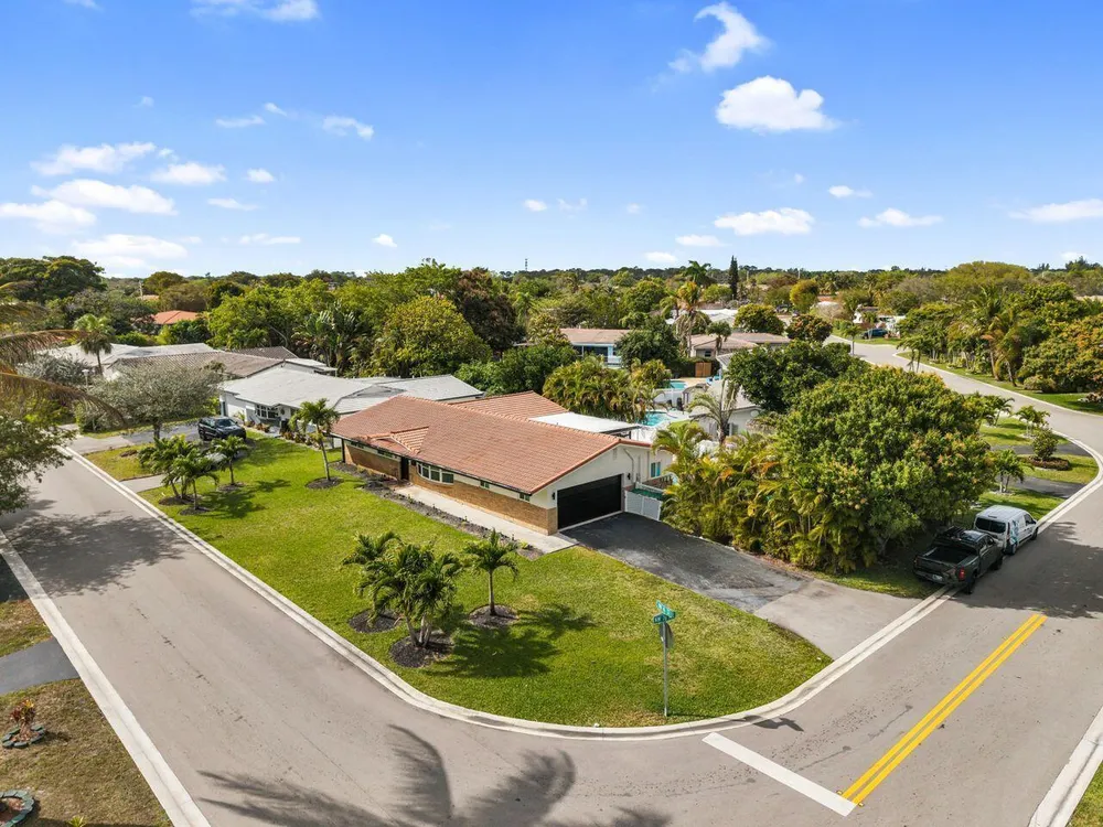 7601 NW 41st St, Coral Springs, FL 33065