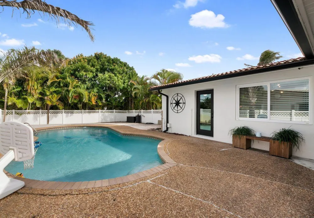 7601 NW 41st St, Coral Springs, FL 33065