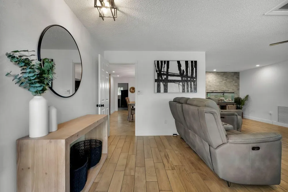 7601 NW 41st St, Coral Springs, FL 33065