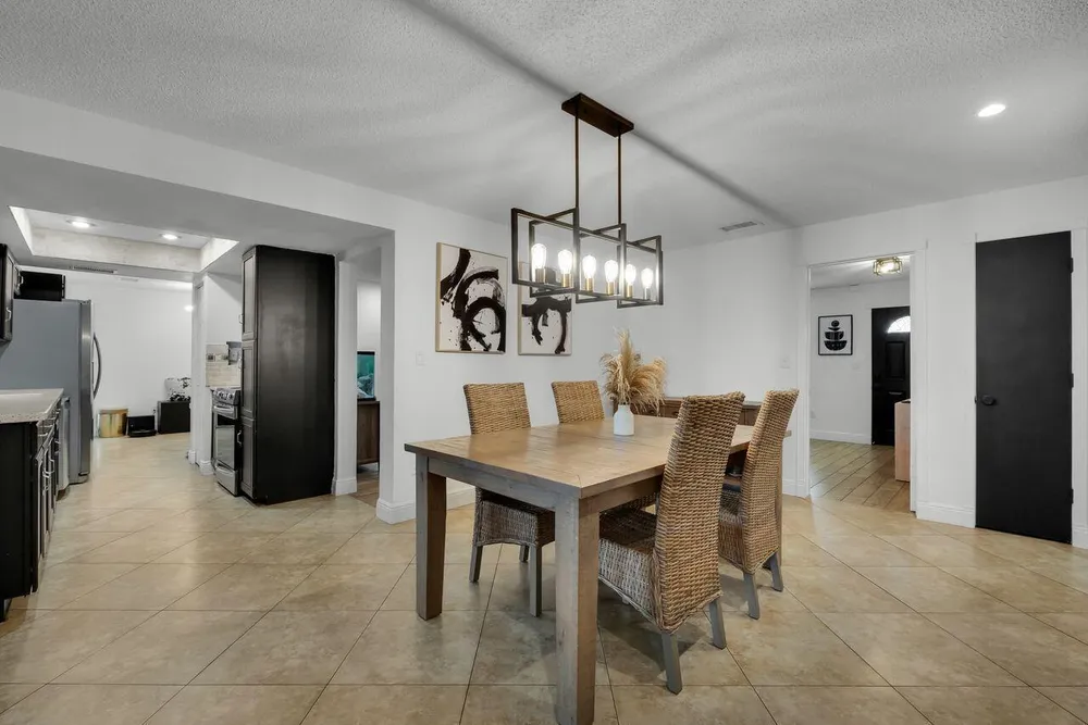 7601 NW 41st St, Coral Springs, FL 33065