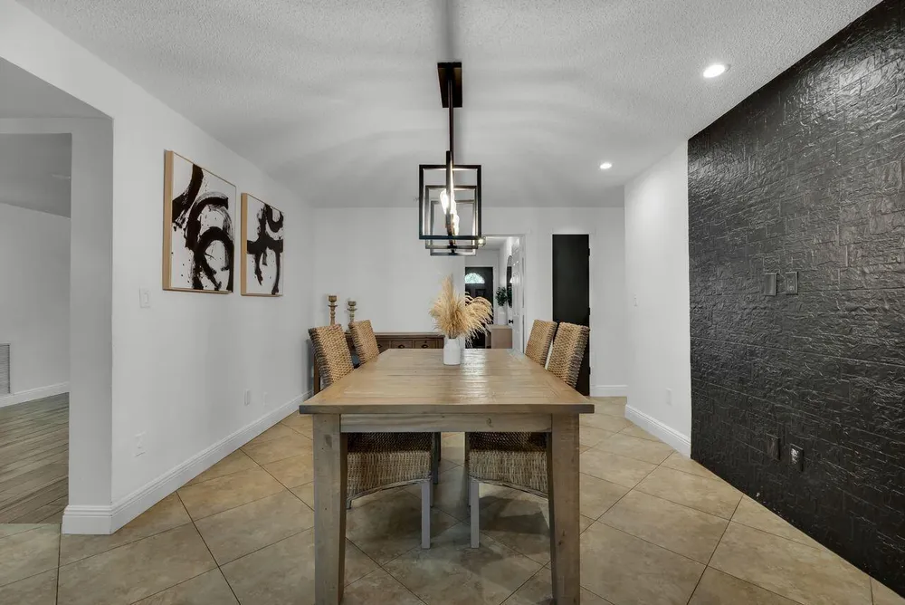 7601 NW 41st St, Coral Springs, FL 33065