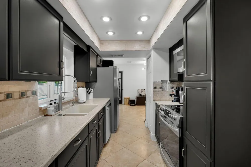 7601 NW 41st St, Coral Springs, FL 33065