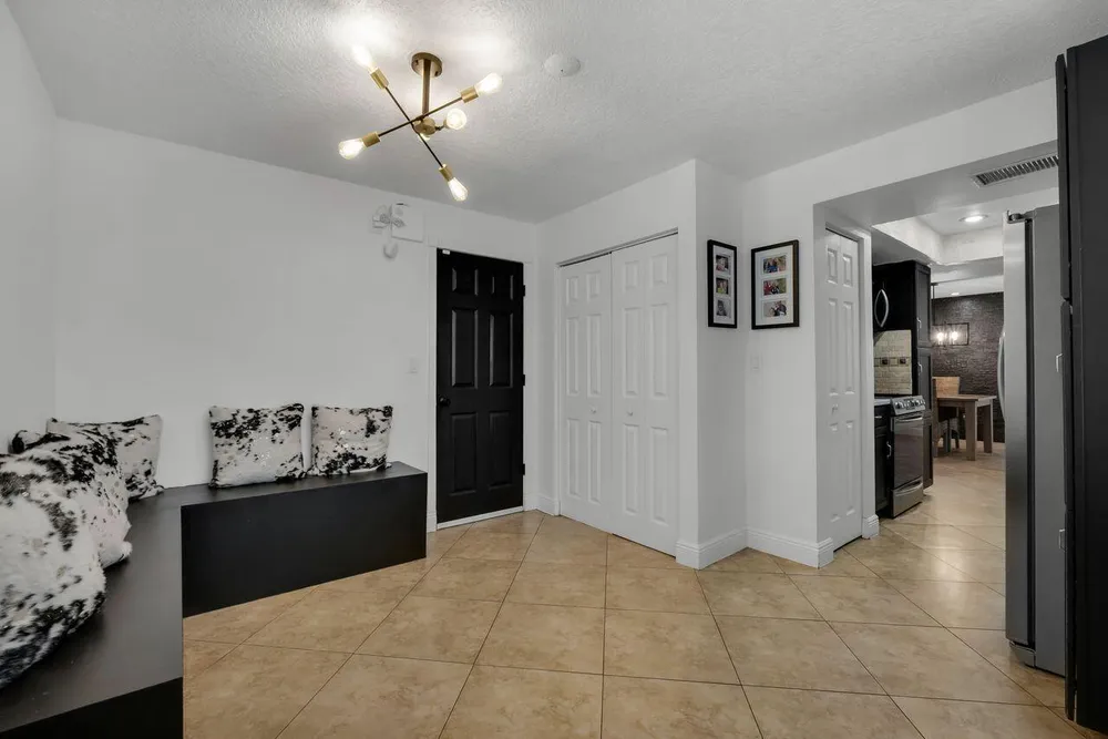7601 NW 41st St, Coral Springs, FL 33065