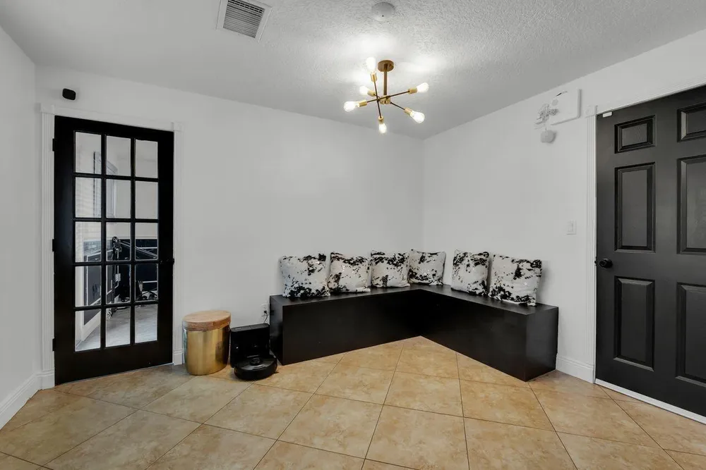 7601 NW 41st St, Coral Springs, FL 33065