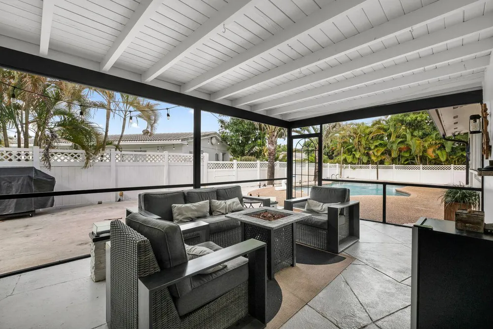 7601 NW 41st St, Coral Springs, FL 33065
