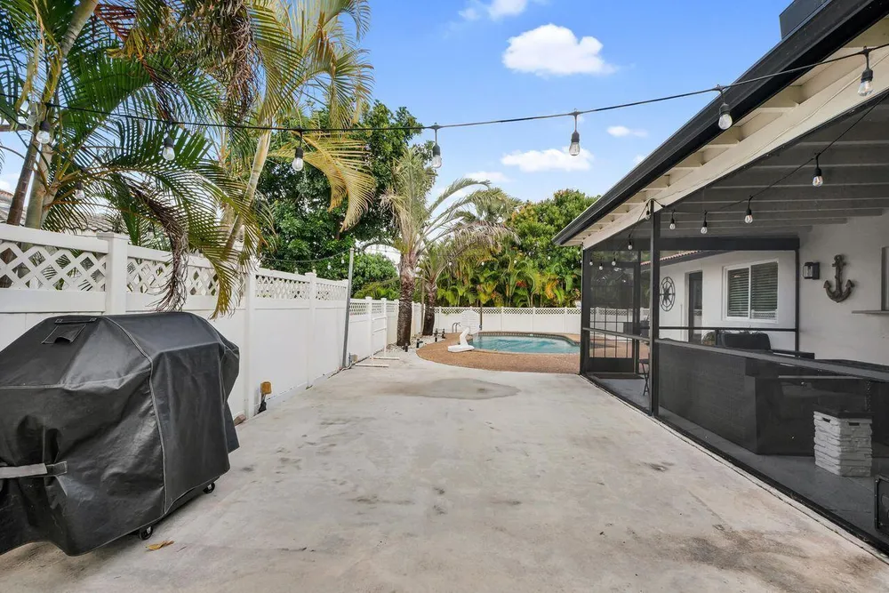 7601 NW 41st St, Coral Springs, FL 33065