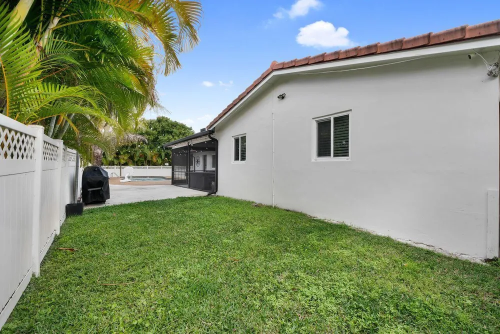 7601 NW 41st St, Coral Springs, FL 33065