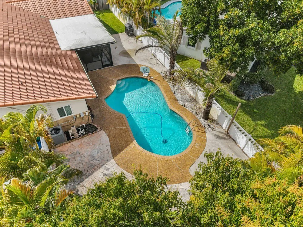7601 NW 41st St, Coral Springs, FL 33065