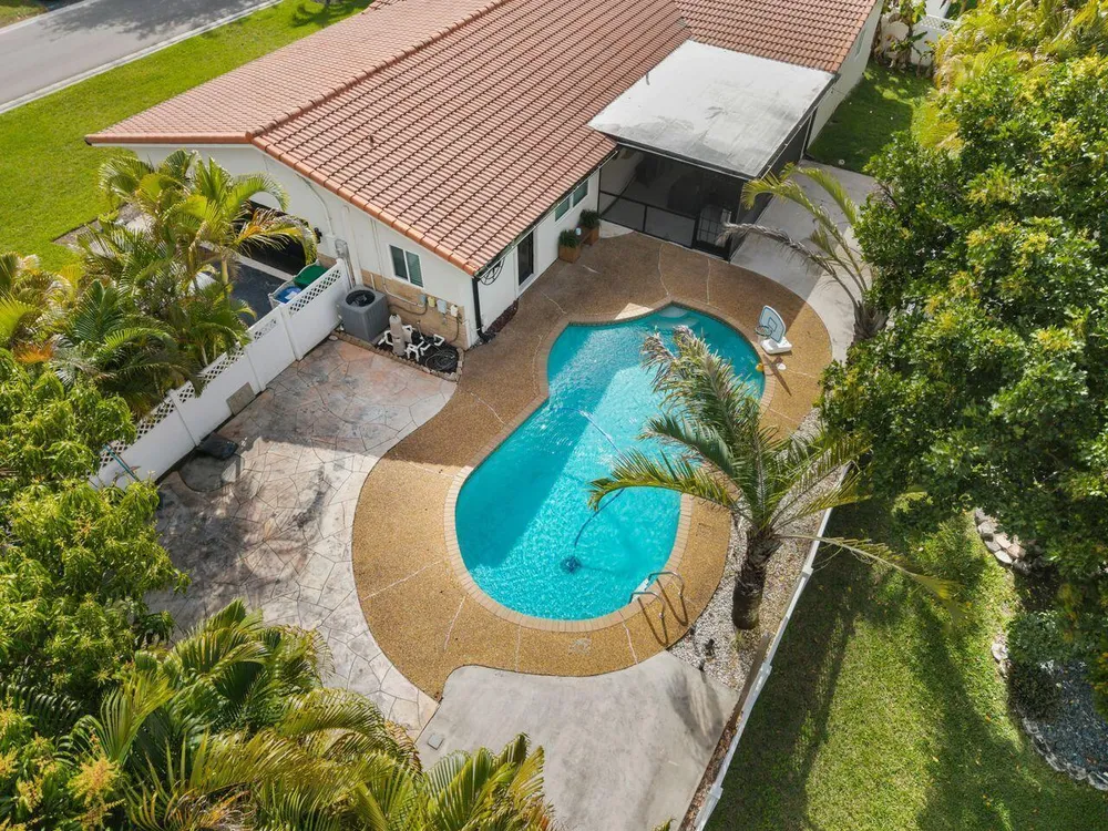 7601 NW 41st St, Coral Springs, FL 33065