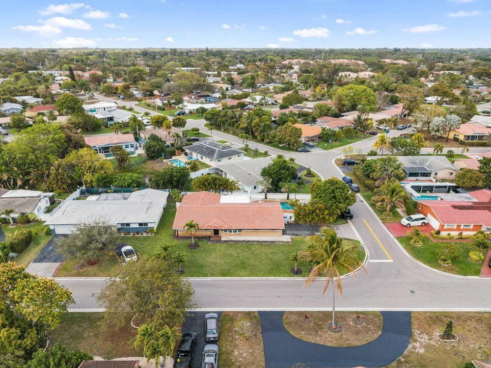 7601 NW 41st St, Coral Springs, FL 33065