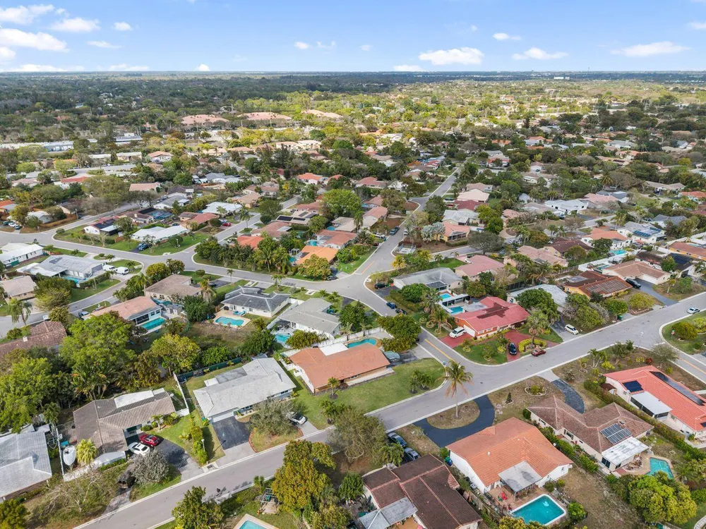 7601 NW 41st St, Coral Springs, FL 33065