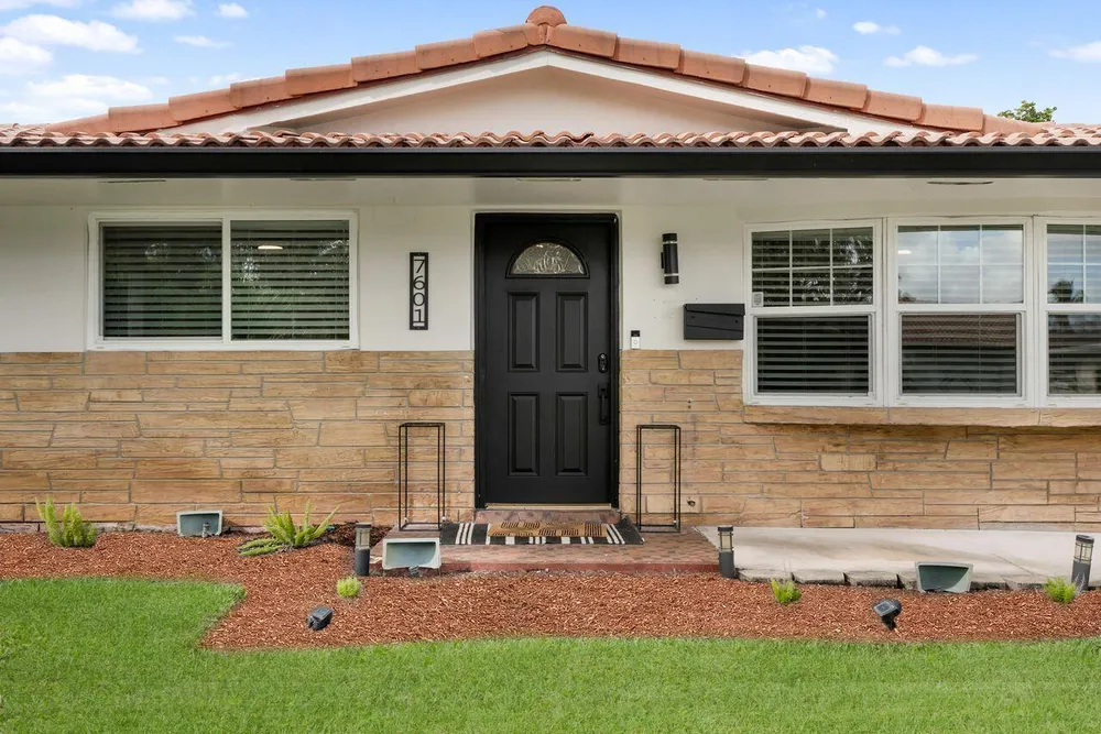 7601 NW 41st St, Coral Springs, FL 33065
