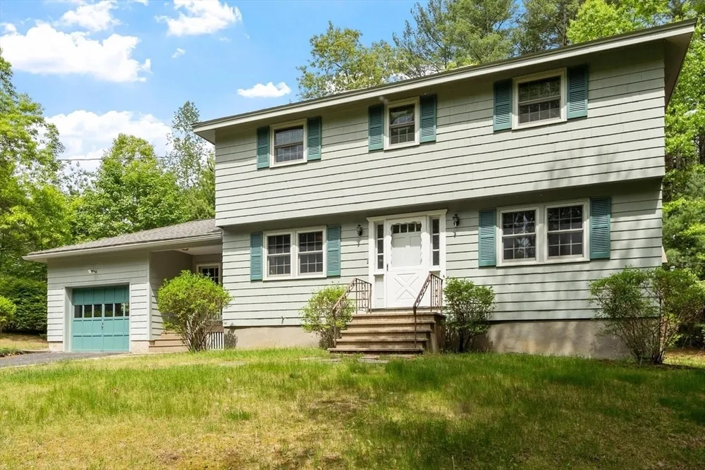 18 Cambridge St, Chelmsford, MA 01824
