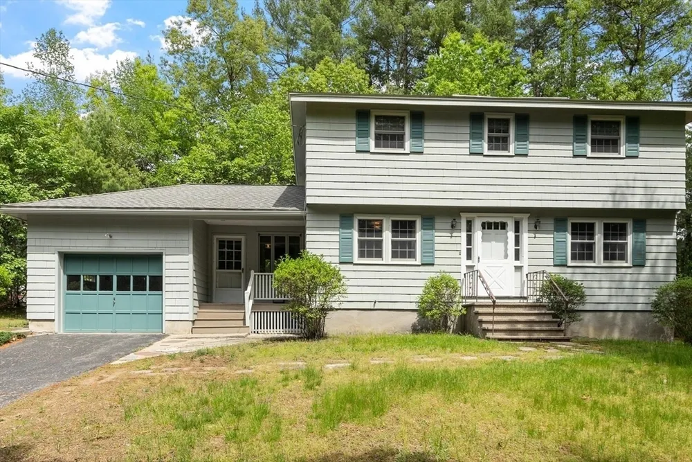 18 Cambridge St, Chelmsford, MA 01824