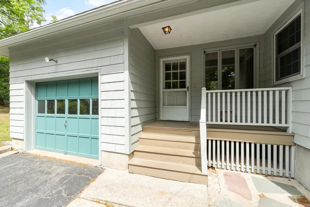 18 Cambridge St, Chelmsford, MA 01824