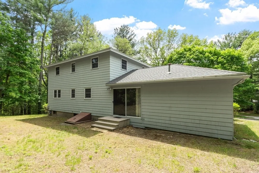 18 Cambridge St, Chelmsford, MA 01824