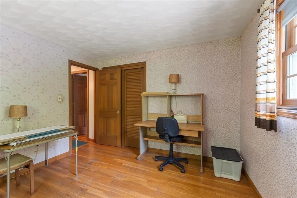 18 Cambridge St, Chelmsford, MA 01824