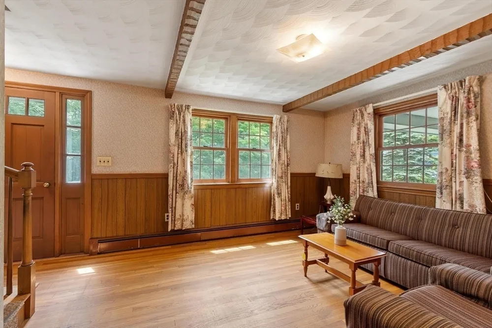 18 Cambridge St, Chelmsford, MA 01824