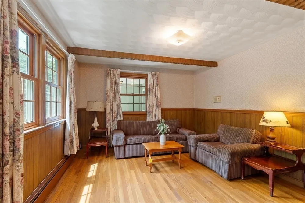18 Cambridge St, Chelmsford, MA 01824
