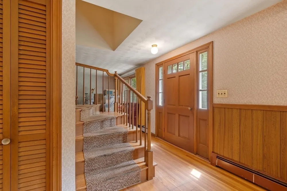 18 Cambridge St, Chelmsford, MA 01824