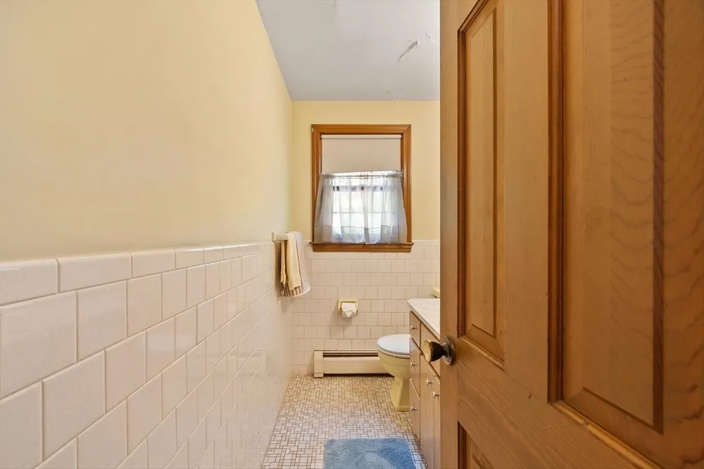 18 Cambridge St, Chelmsford, MA 01824