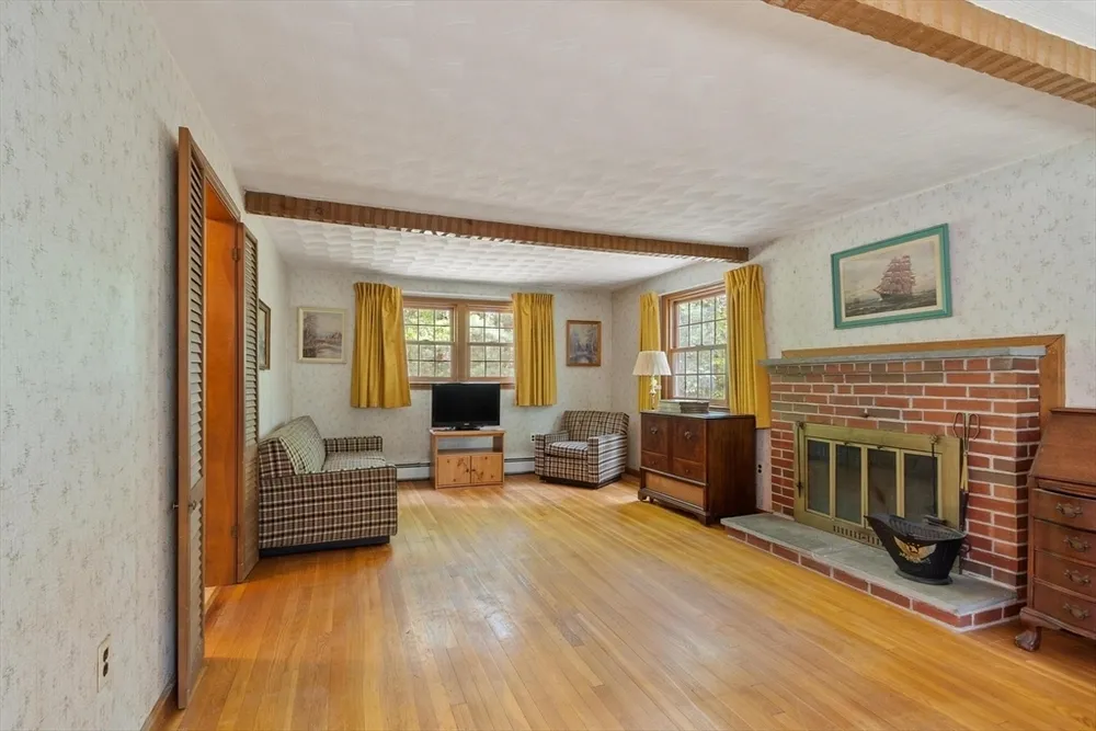 18 Cambridge St, Chelmsford, MA 01824