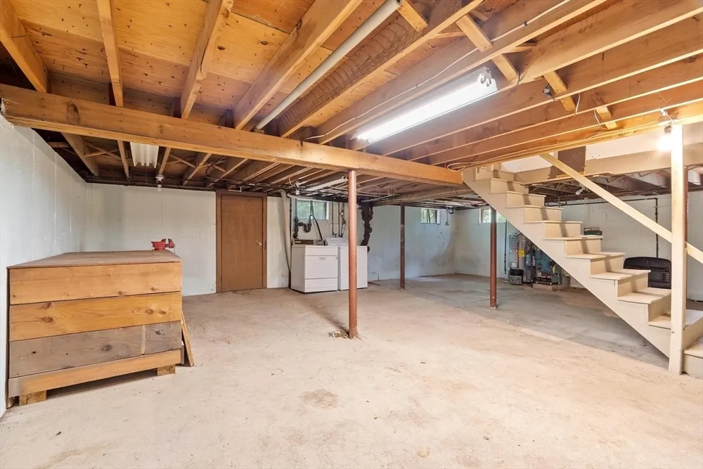 18 Cambridge St, Chelmsford, MA 01824