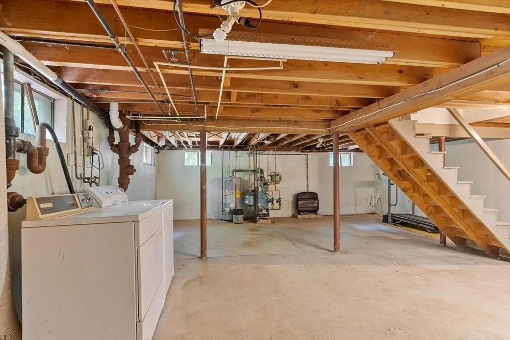 18 Cambridge St, Chelmsford, MA 01824