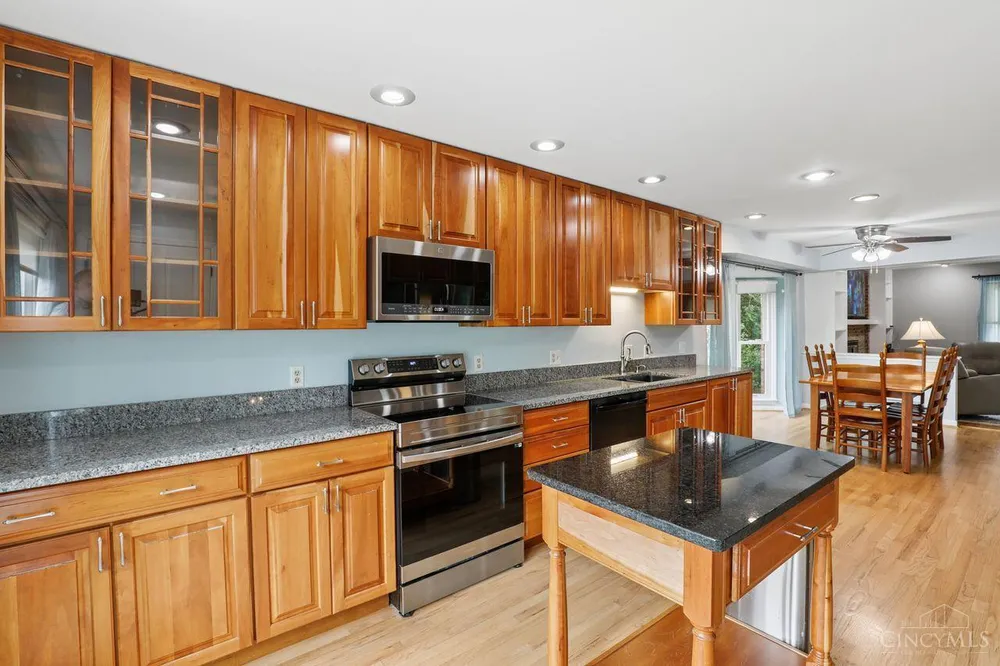 7116 Hamilton Hills Dr, Cincinnati, OH 45244