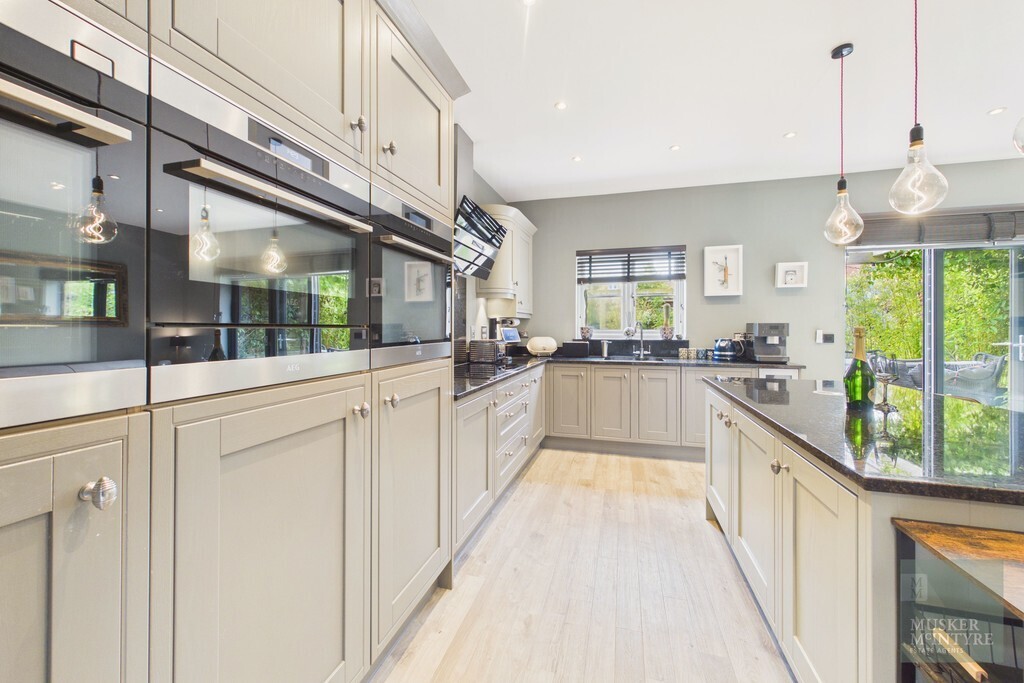 Maple Crescent, Loddon Image 13