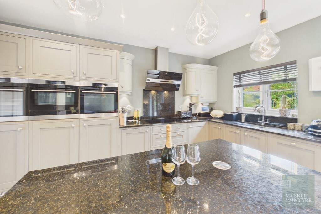 Maple Crescent, Loddon Image 14