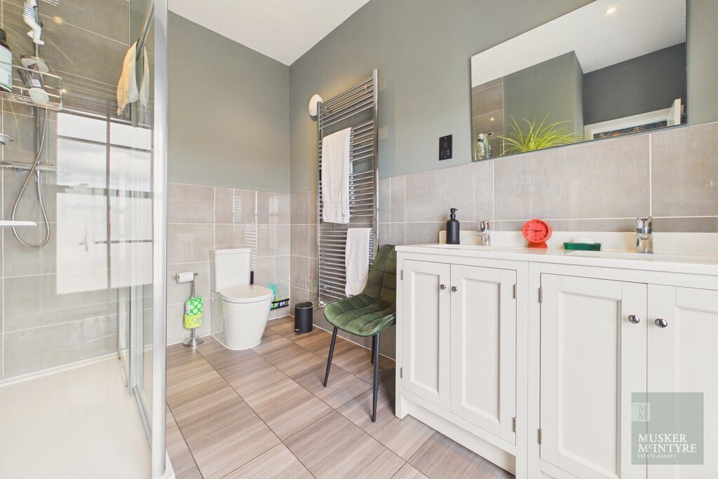 Maple Crescent, Loddon Image 24