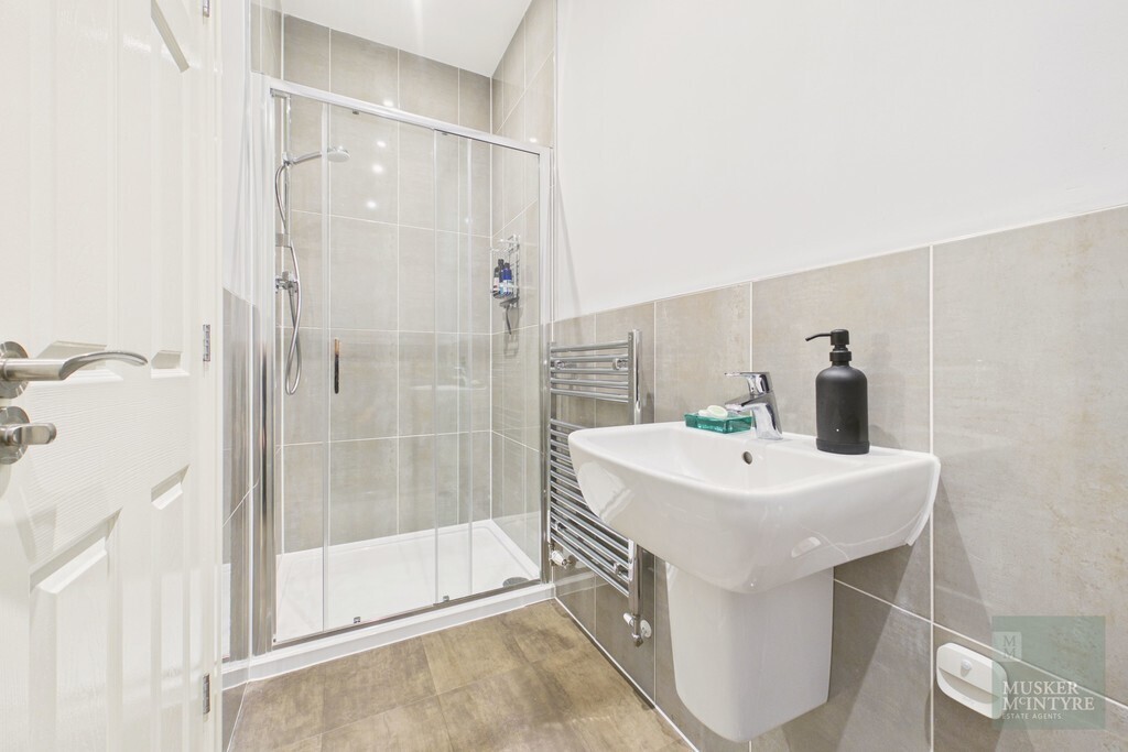 Maple Crescent, Loddon Image 30