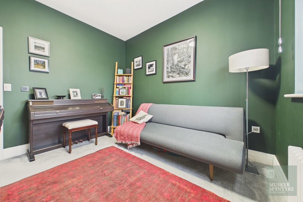 Maple Crescent, Loddon Image 31