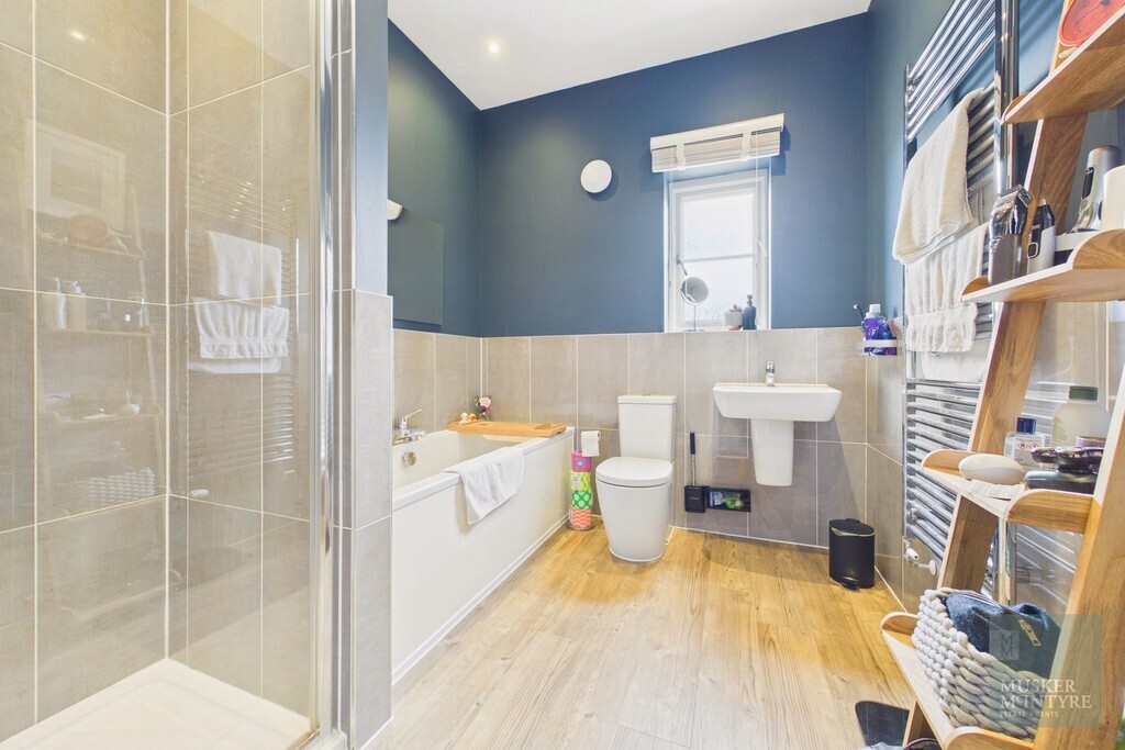 Maple Crescent, Loddon Image 33