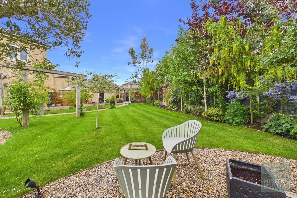 Maple Crescent, Loddon Image 35