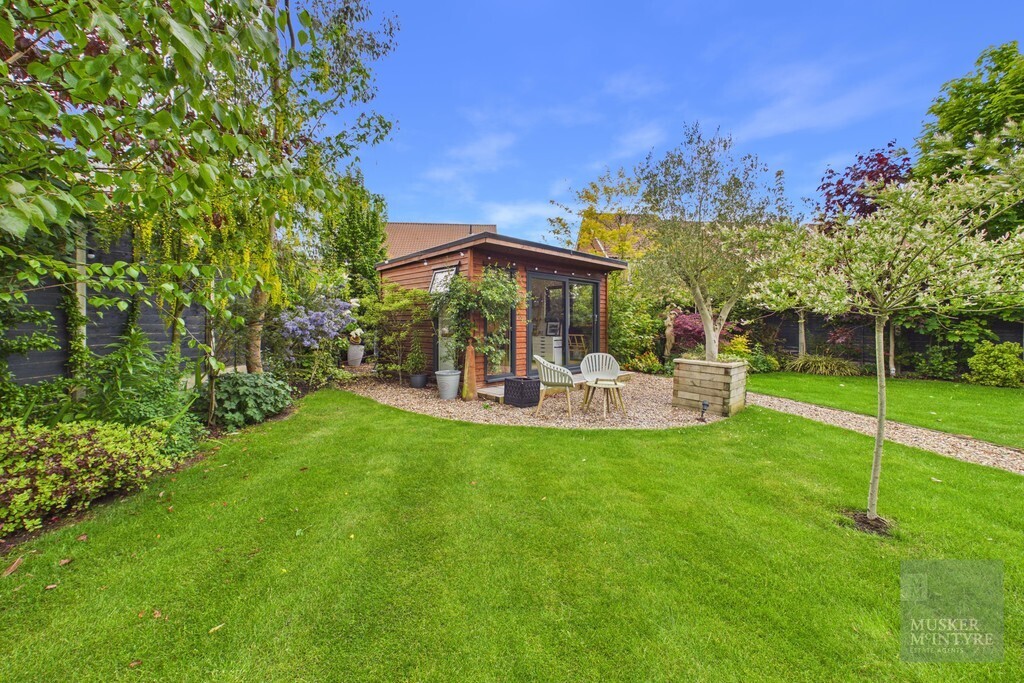 Maple Crescent, Loddon Image 36