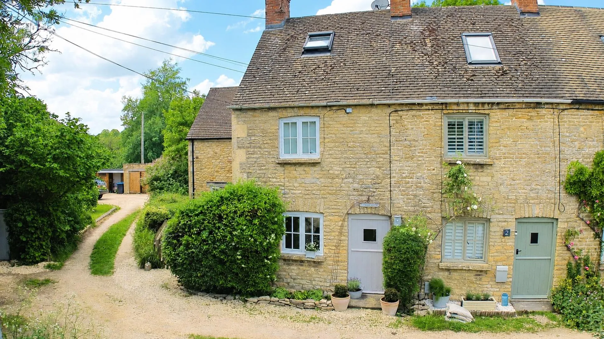 Property photo top 0
