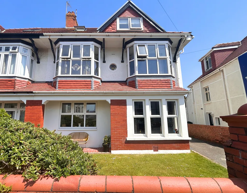 LOUGHER GARDENS, PORTHCAWL, CF36 3BJ