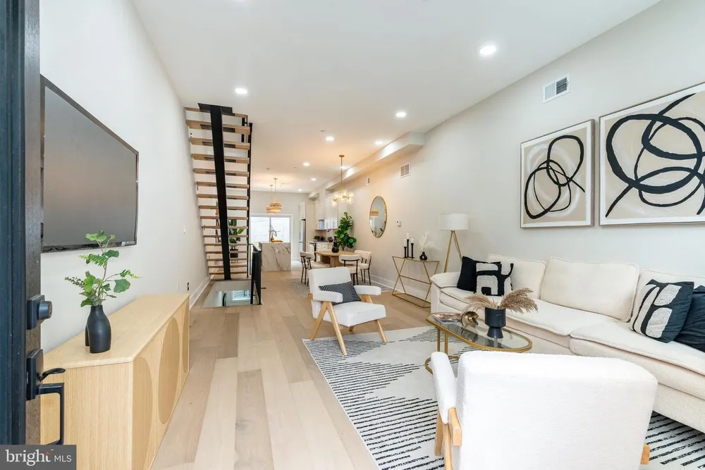 1437 S 8th St, Philadelphia, PA 19147