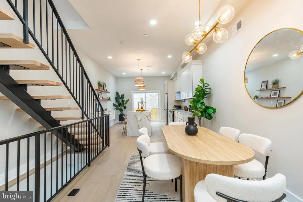 1437 S 8th St, Philadelphia, PA 19147