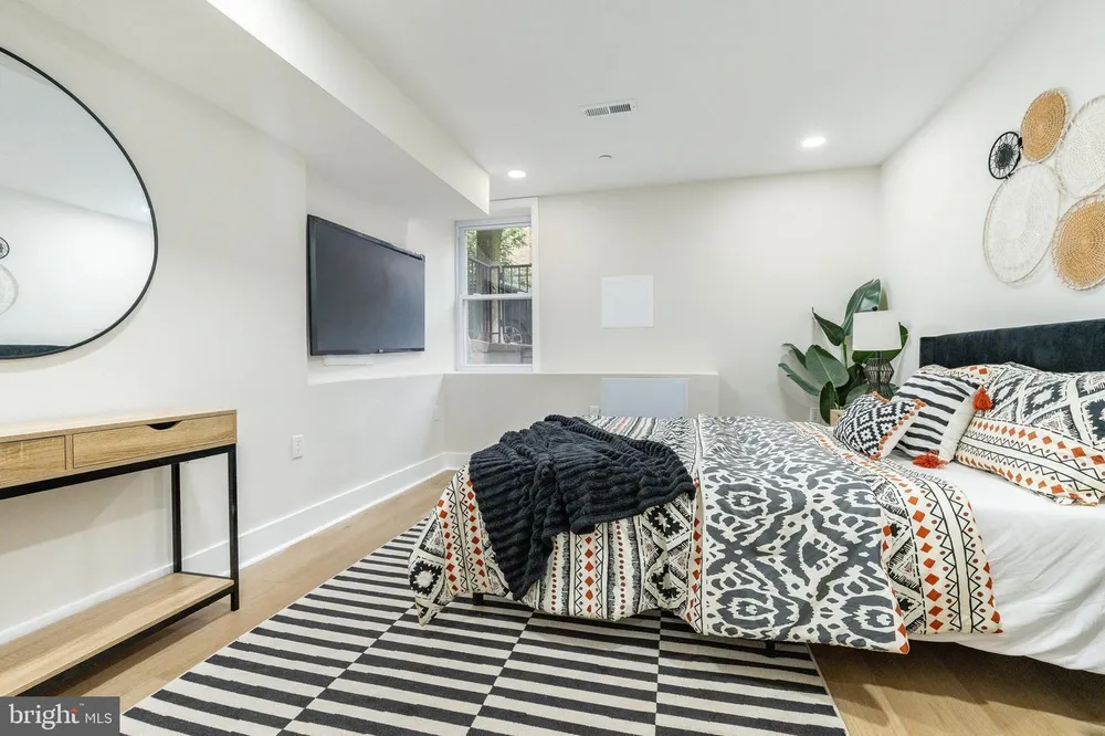 1437 S 8th St, Philadelphia, PA 19147