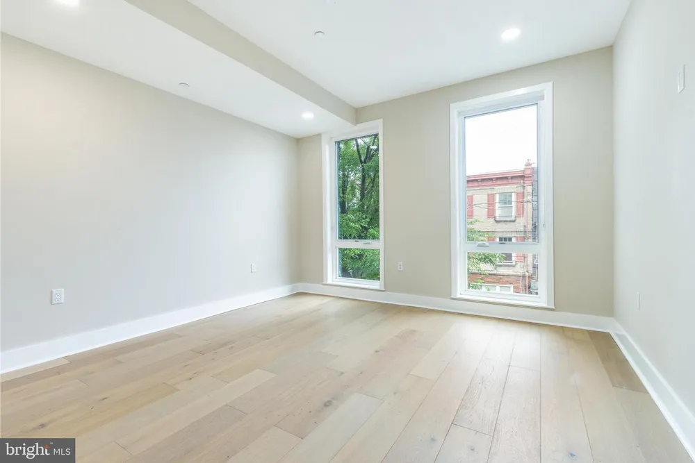 1437 S 8th St, Philadelphia, PA 19147