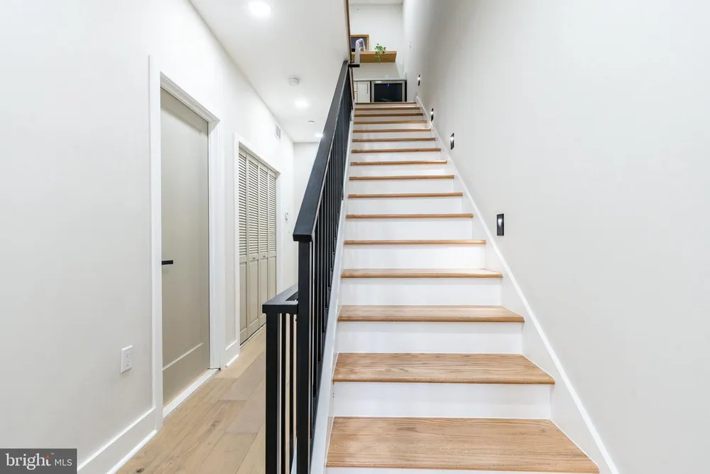 1437 S 8th St, Philadelphia, PA 19147