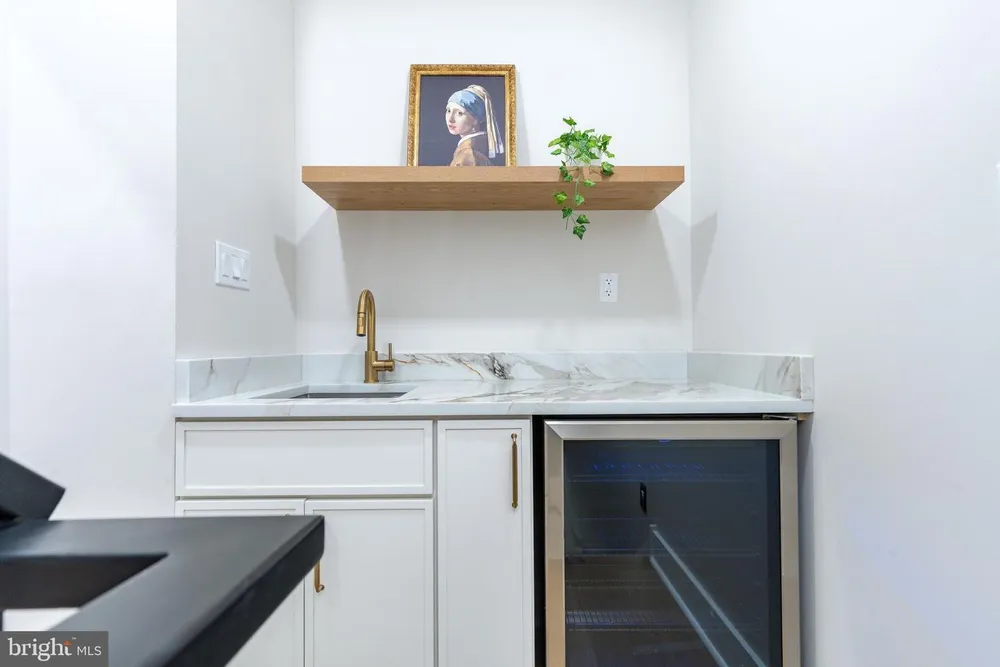 1437 S 8th St, Philadelphia, PA 19147