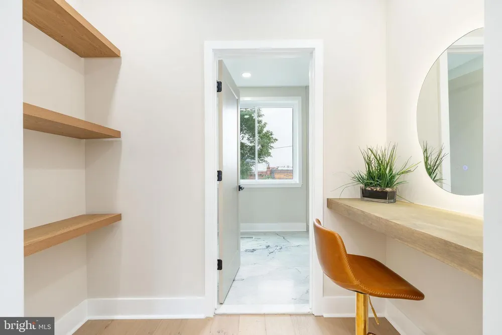 1437 S 8th St, Philadelphia, PA 19147