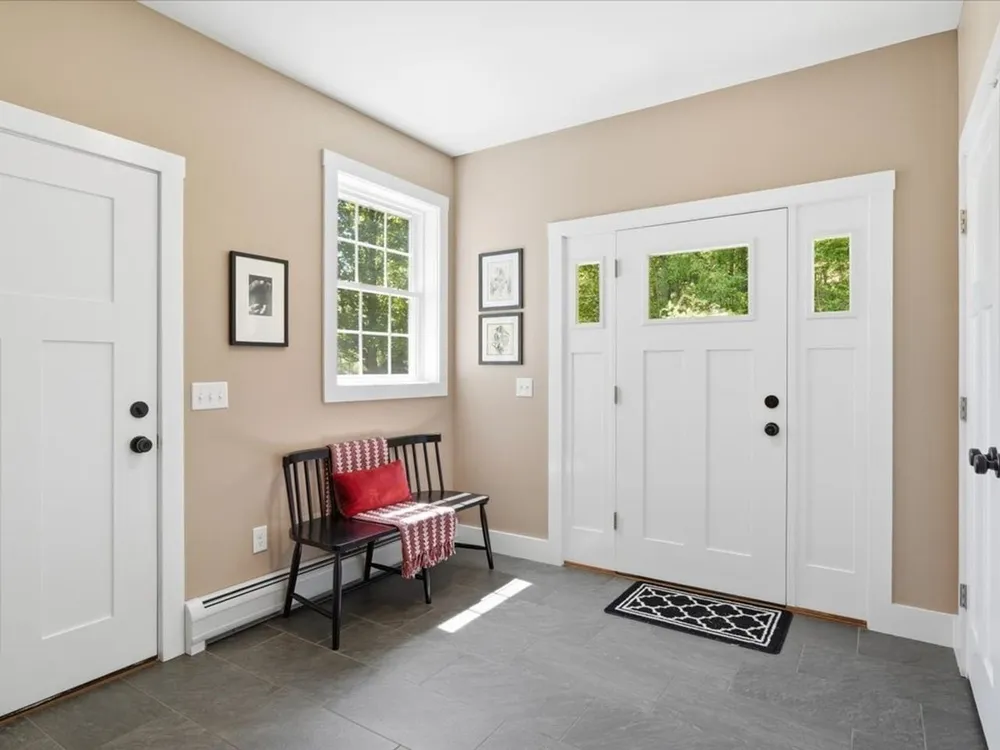 54 Bronson Ln, Colchester, VT 05446