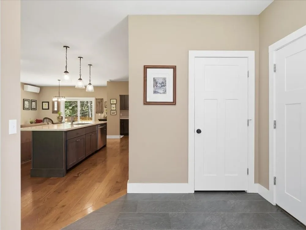 54 Bronson Ln, Colchester, VT 05446