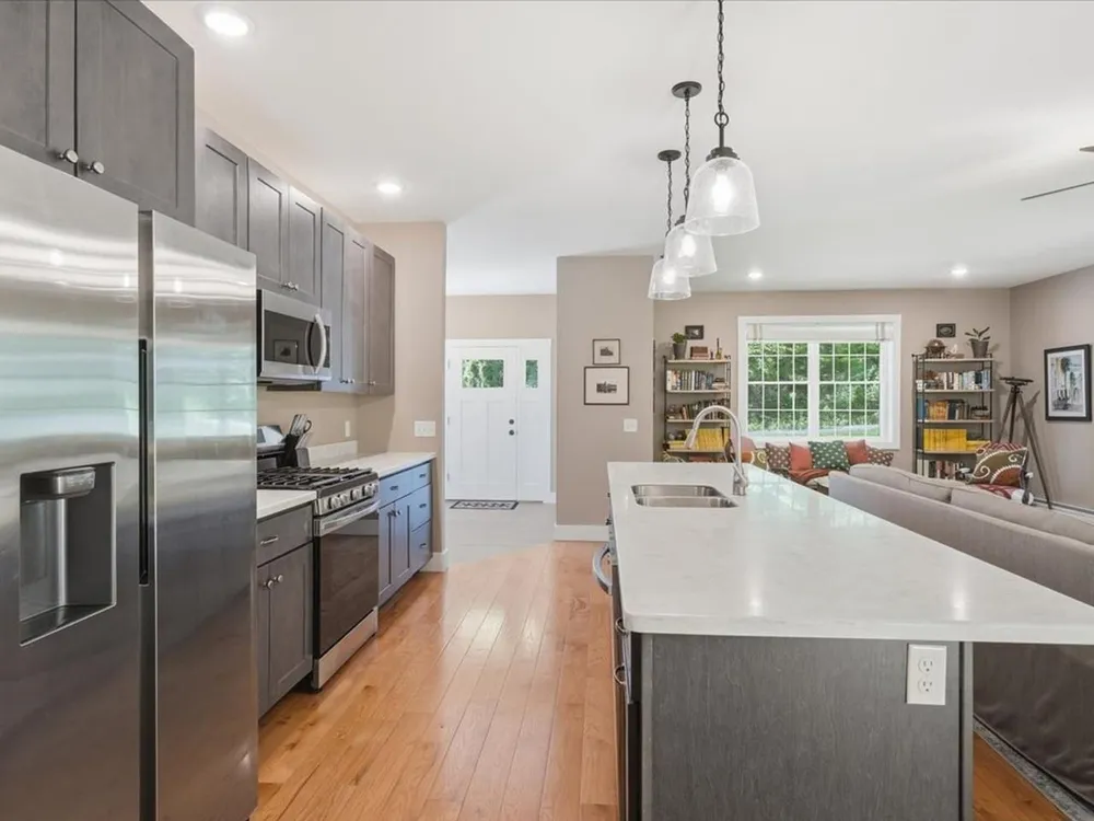 54 Bronson Ln, Colchester, VT 05446