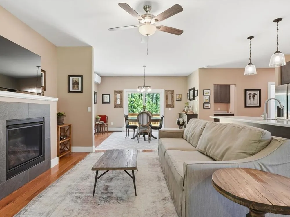 54 Bronson Ln, Colchester, VT 05446